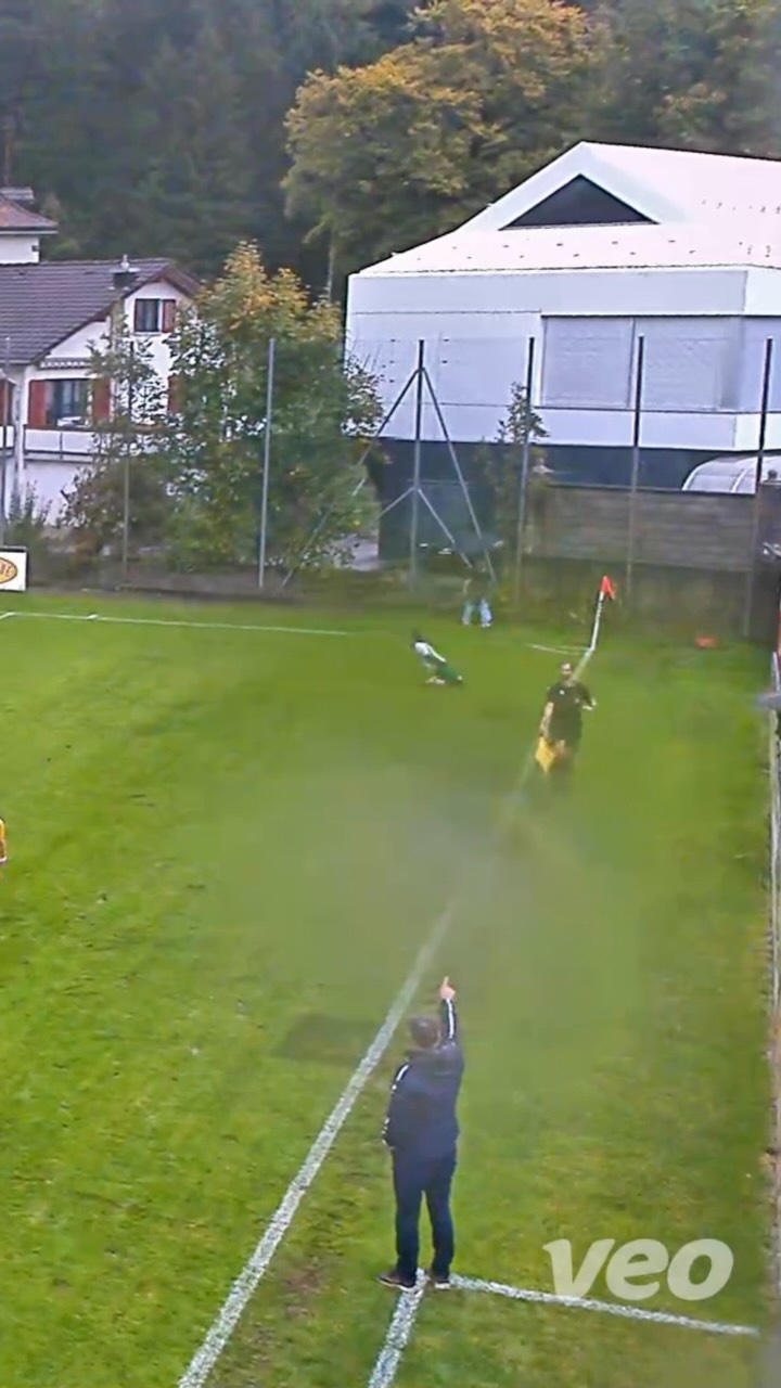 Zuckerpass von Nejc Plaznik in die Tiefe, Biyarritz Luisoni bleibt eiskalt: 1:0! 🎯

Und der Slide danach? Noch sauberer.